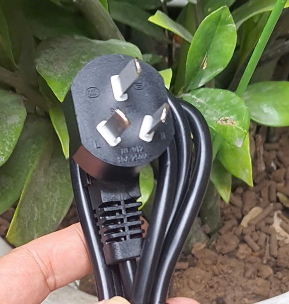 Dây nguồn TTA  3 chân chéo dài 1.8m lõi 3x1mm chiu tải 1300w